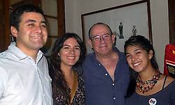 silvio_con_los_chilenos_8-4-12_p