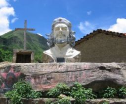 che_guevara_escultura_bolivia