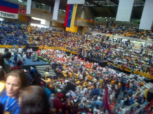 Asi está el Parque Miranda! Tres pelagatos... Esta era la "Gran Movilización" de la opo???/ Via Twitter