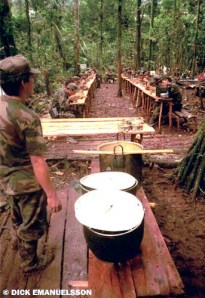 No son tropas hambientas del Ejército Nacional. Son tropas guerrilleras de las FARC-EP en el departamento de Nariño, el mismo departamento en donde soldados de las Fuerzas Especiales del Ejército Regular estan muriendo de hambre.