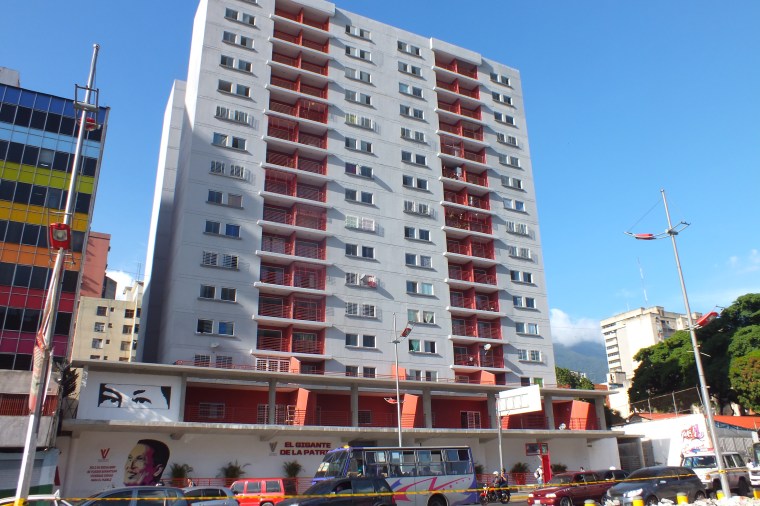 El Gigante  de la Patria, Misión Vivienda, Av Mexico, Caracas/Foto Ollantay Itzamná