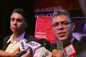 Elias Jaua, declarando a la prensa