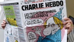 Un ejemplar de Charlie Hebdo. Foto tomada de nbcnews.com