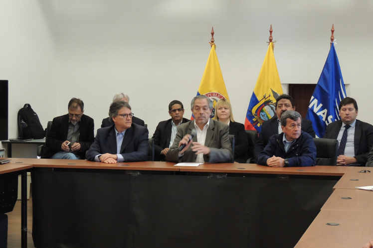 V-ciclo-de-mesa-por-la-paz-en-Colombia3