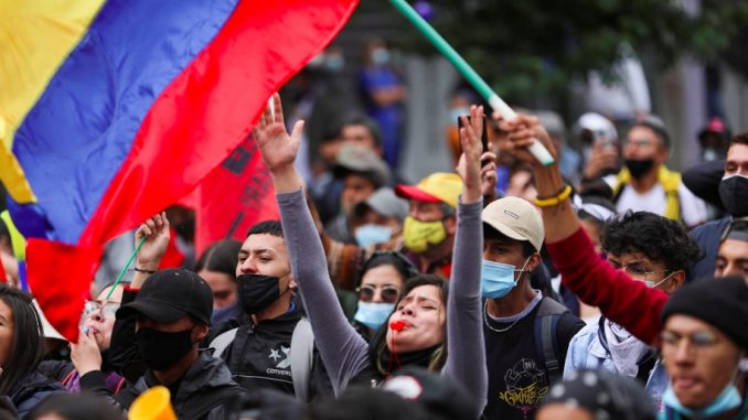Con cada escándalo se aclara la lucha del pueblo colombiano